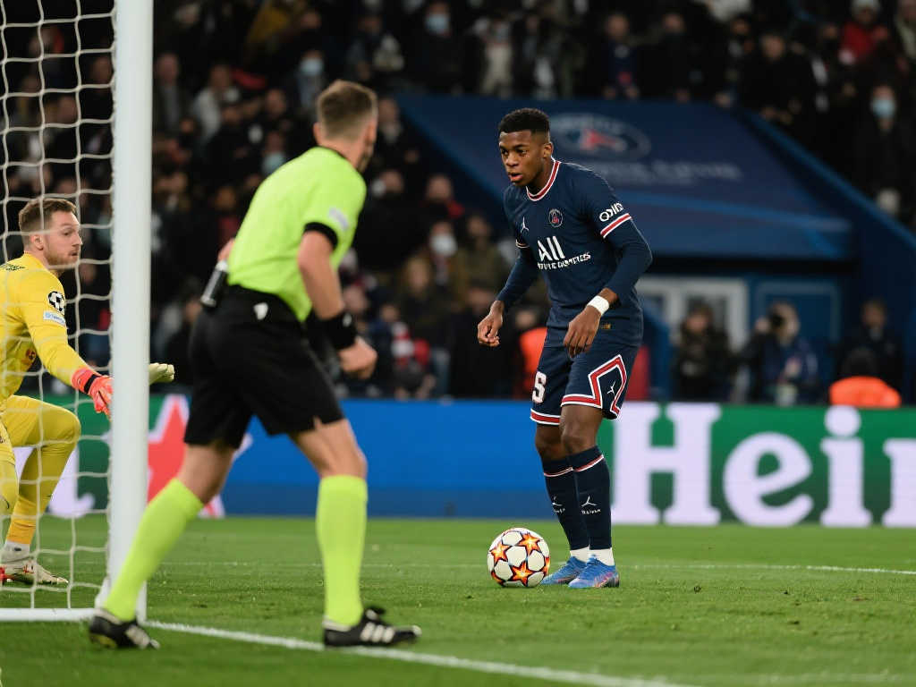 欧冠半决赛点球失手，维蒂尼亚职业生涯首度失误